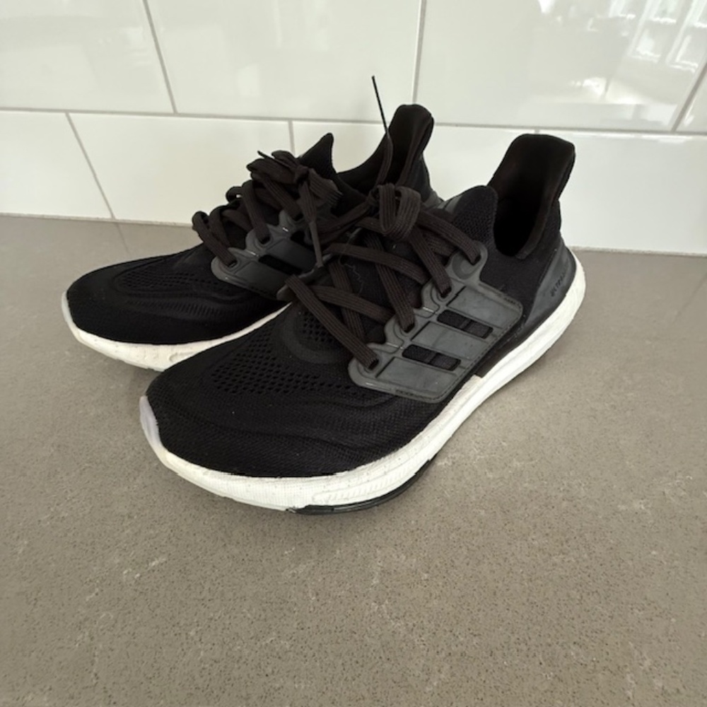Women Adidas Black White Ultraboost Light Running Sneakers Sz 7 (Were $190 new)